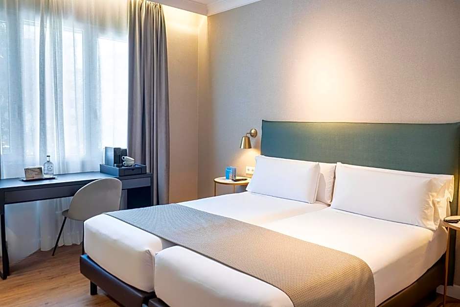 Tres Torres Atiram Hotels