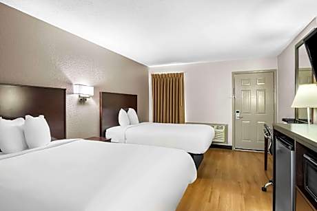 2 Double Beds Smoking