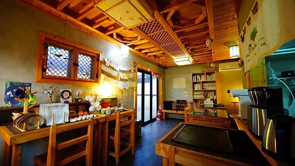 Jeonju Hanok Village Hongsi Guesthouse