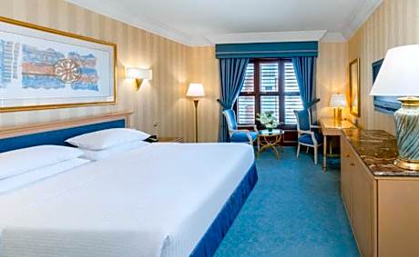 Deluxe Partial Kaaba View Room