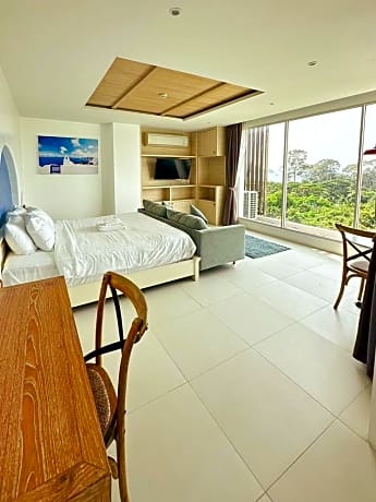 Premier King Jacuzzi Room 1 King Bed