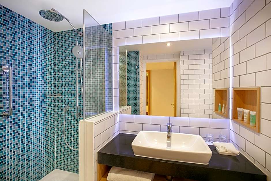 Holiday Inn London-Heathrow Bath Road By IHG
