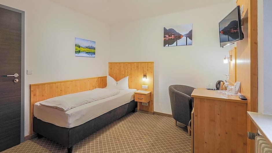 Photo 1 of 5 of Single Room