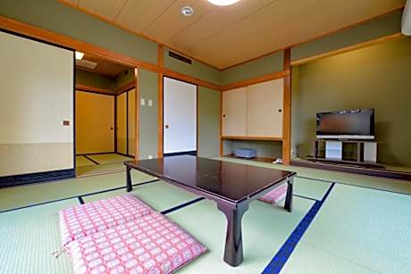 Standard Japanese-Style-Room with 10+4.5 Tatami mats - Shared Bathroom - Non-Smoking