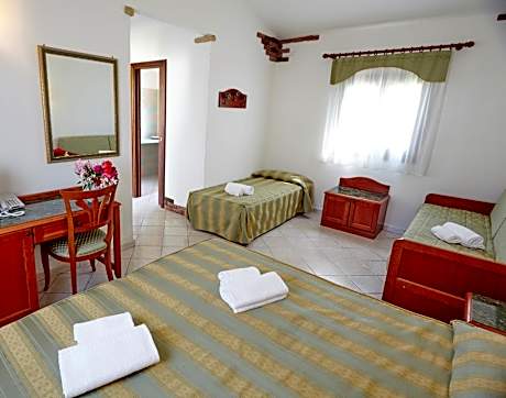 Deluxe Double or Twin Room with Garden View