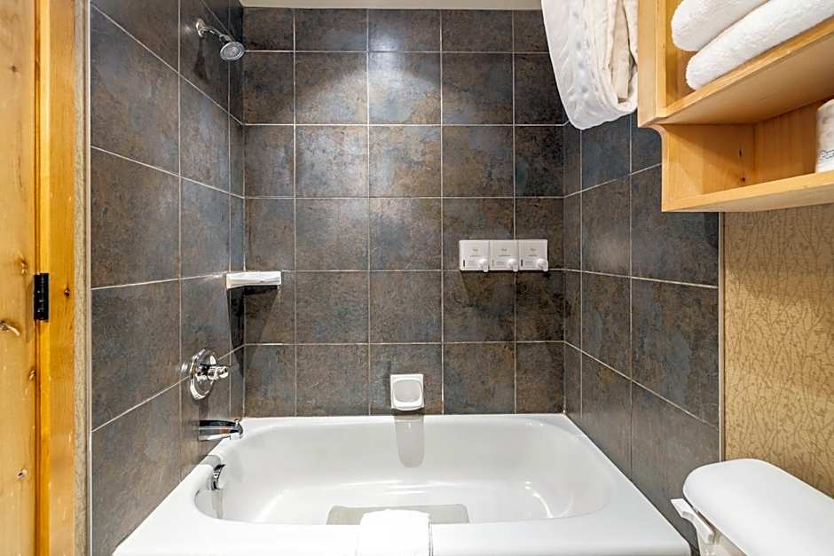 Fox Hotel And Suites