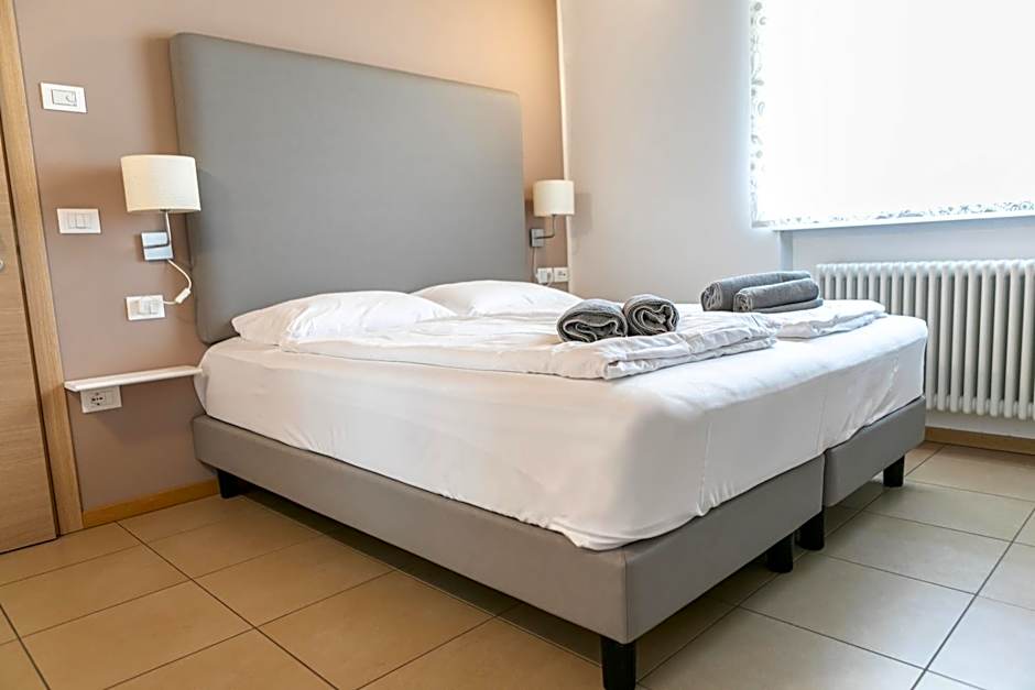 AB&C Arco Bed And Camping