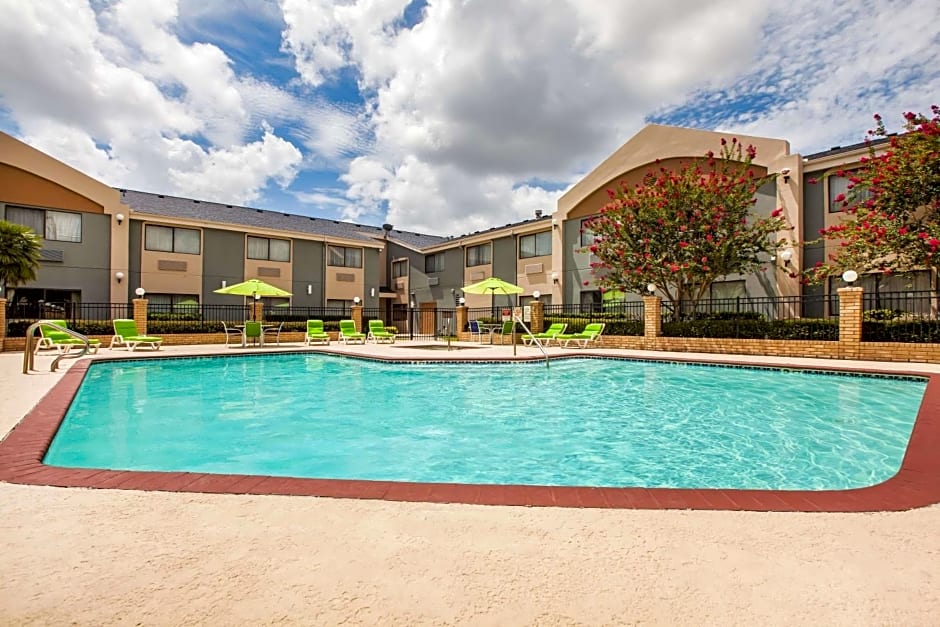 Days Inn & Suites by Wyndham Corpus Christi Central