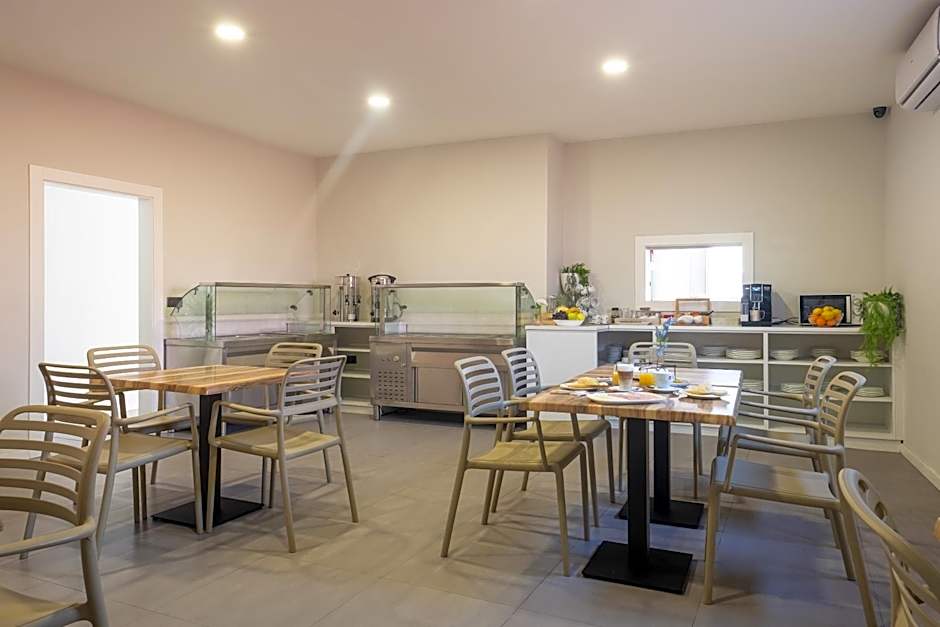 DAOS Suites & Terrace Marbella