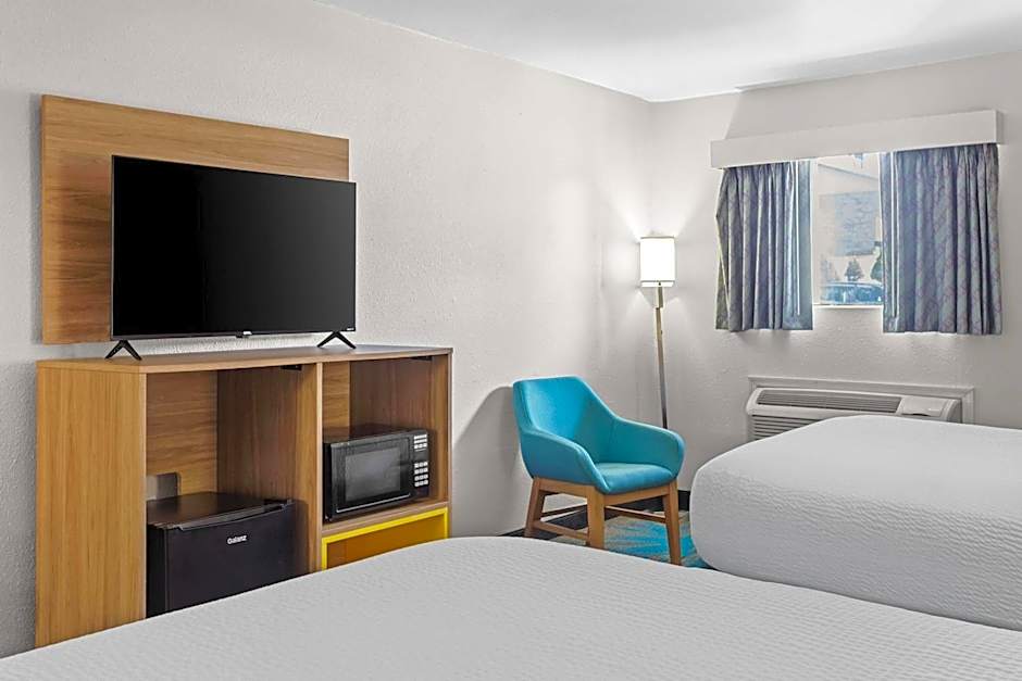 Days Inn by Wyndham Huntington