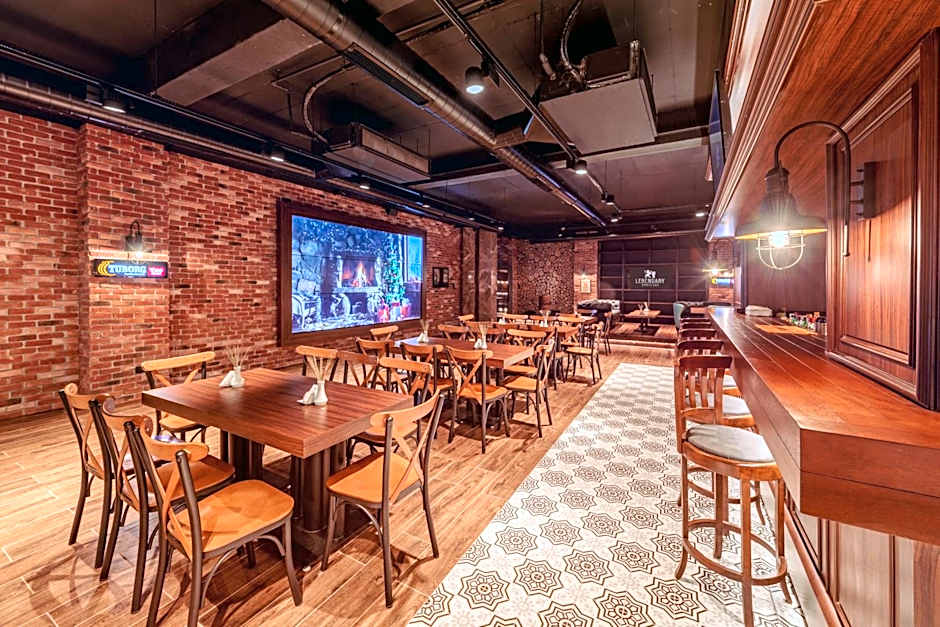 Novel Centre Point Hotel