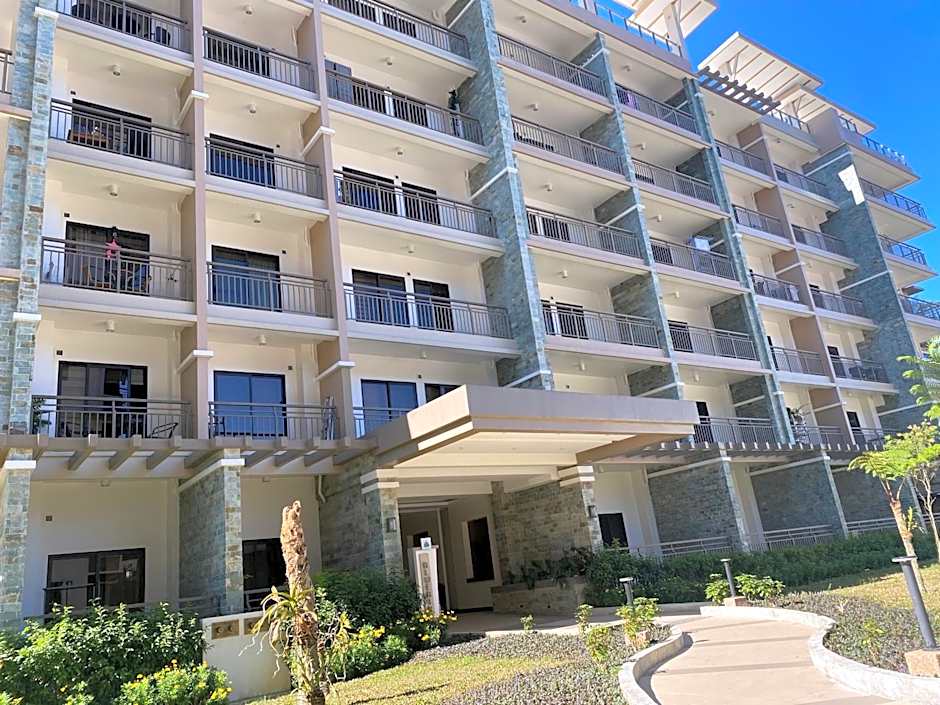 Rosarich Homestay - Bristle Ridge Residences