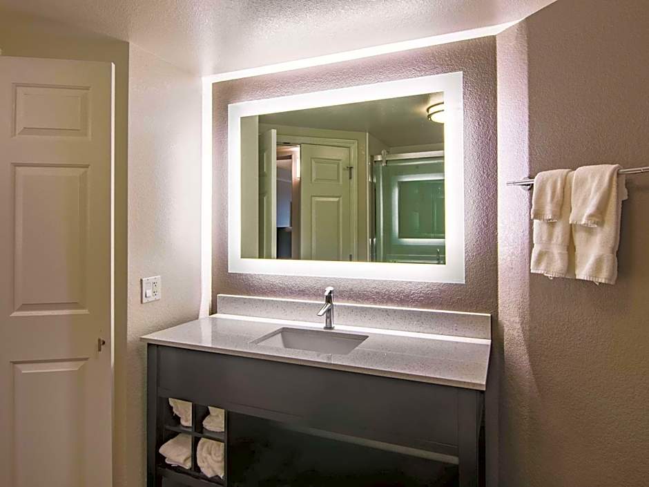 La Quinta Inn & Suites by Wyndham Oklahoma City Norman
