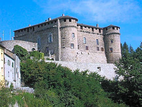 Castello Di Compiano Hotel Relais Museum