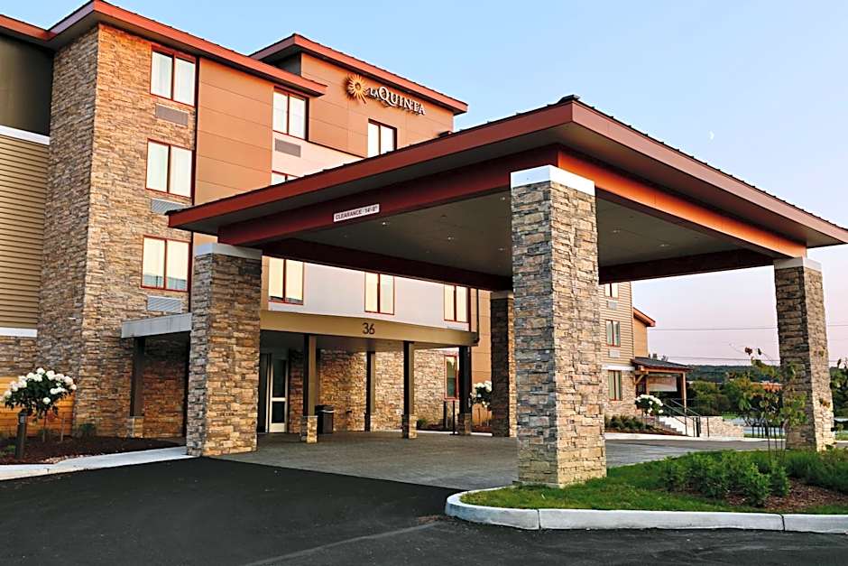 La Quinta Inn & Suites by Wyndham Williston/Burlington