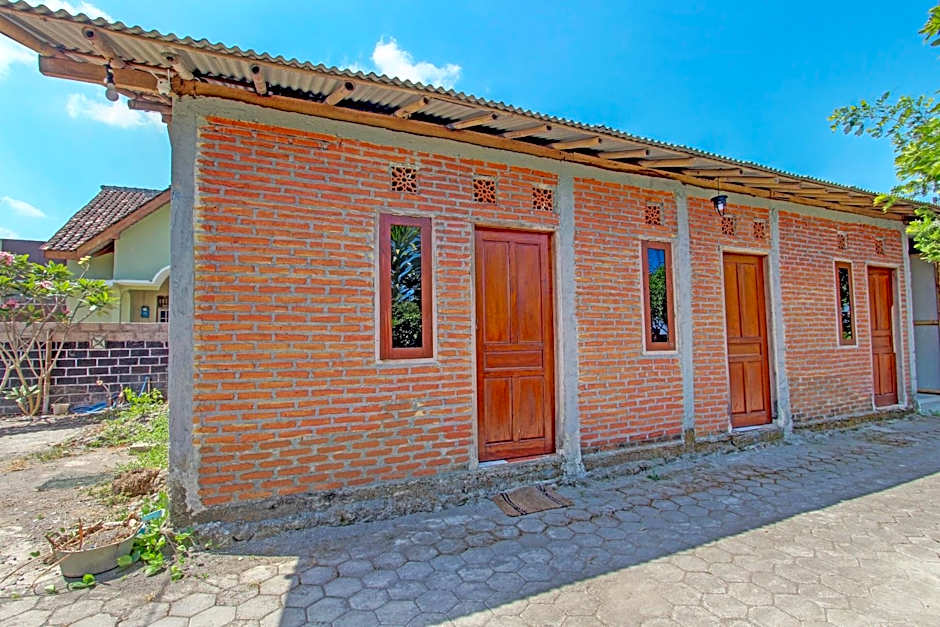 OYO Life 93010 Omah Bareng Syariah Sambisari