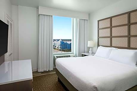 Corner King Suite with Bunk Beds and Sofa Bed - Bath Tub/Beach Front/Mobility Accessible