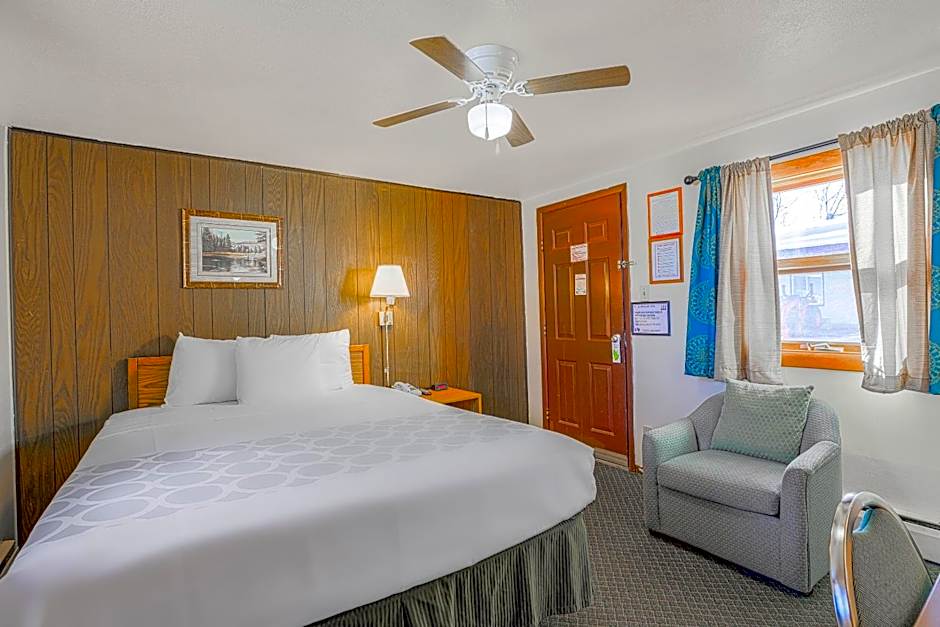 Love Hotels Silver Street by OYO at Hurley WI