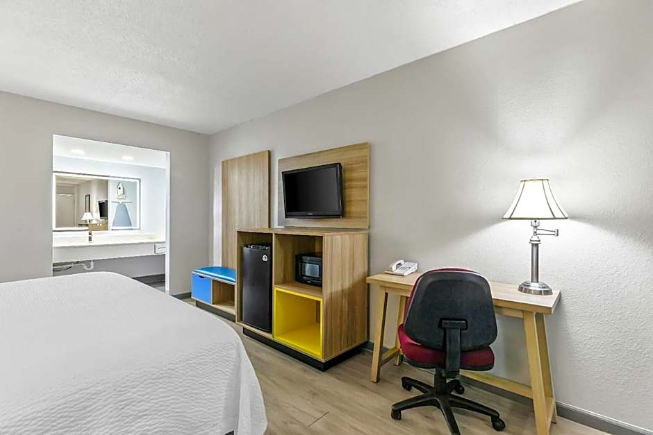 Days Inn by Wyndham Salina South