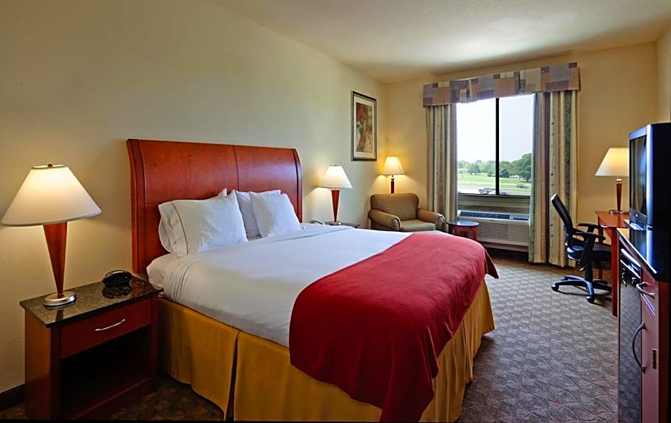 Holiday Inn Express Hotel and Suites Fairfield-North By IHG
