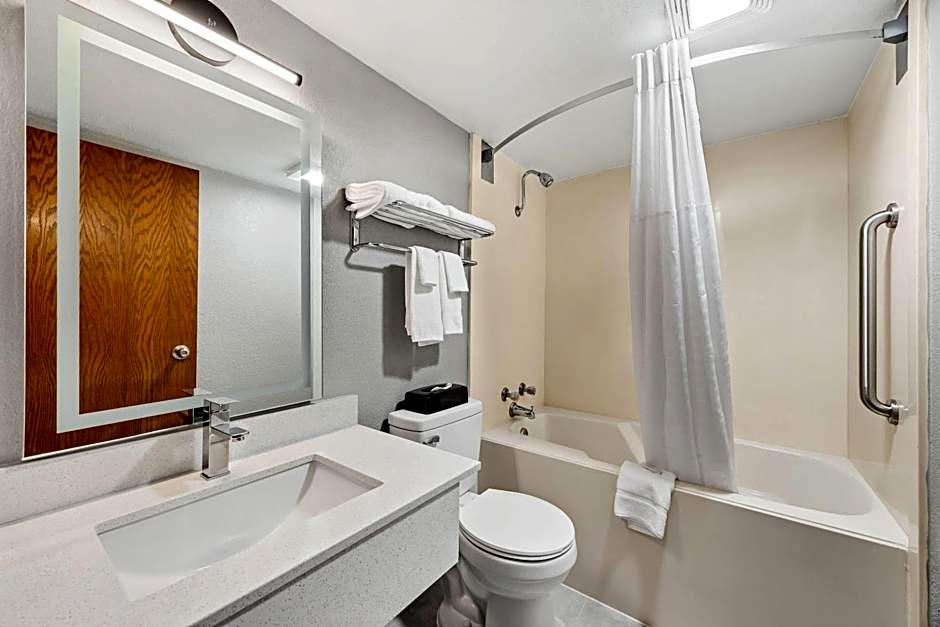 Super 8 by Wyndham Harrison AR