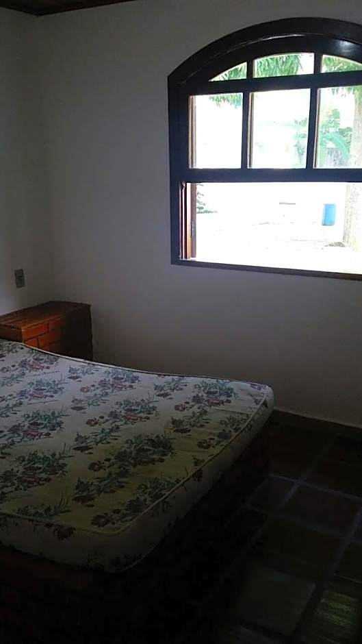 CASA 7 qts sendo 4 suites, Piscina Churrasqueira 200 m praia Anjos