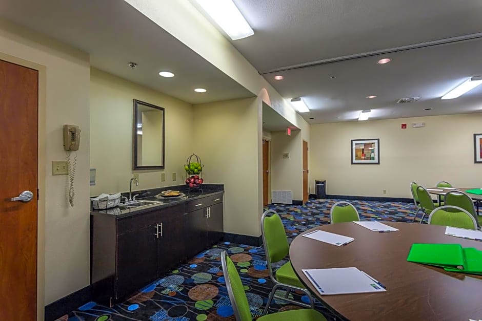 Holiday Inn Express Hotel & Suites Edmond By IHG