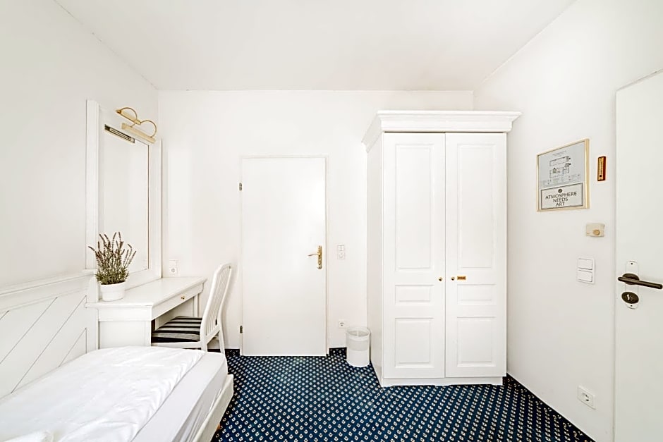 Self-Check-In Hotel Adlon