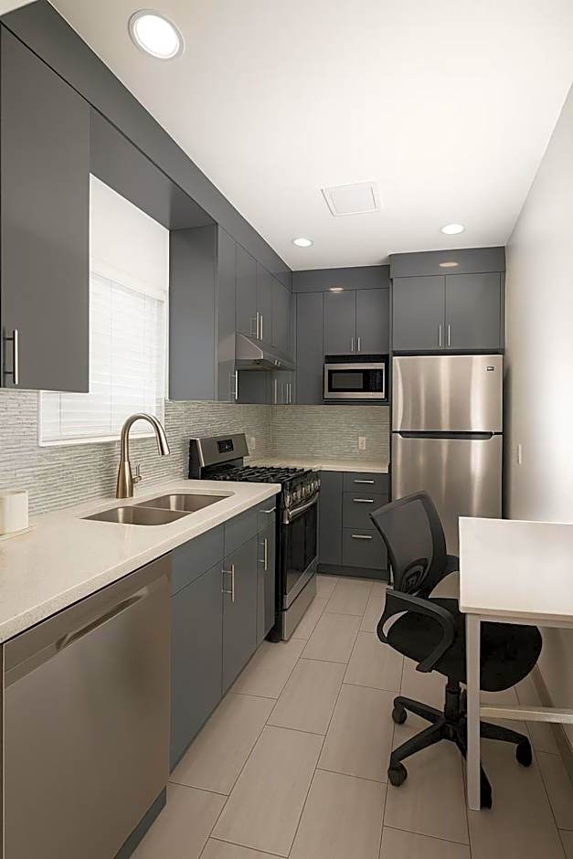 Travelodge by Wyndham LAX South