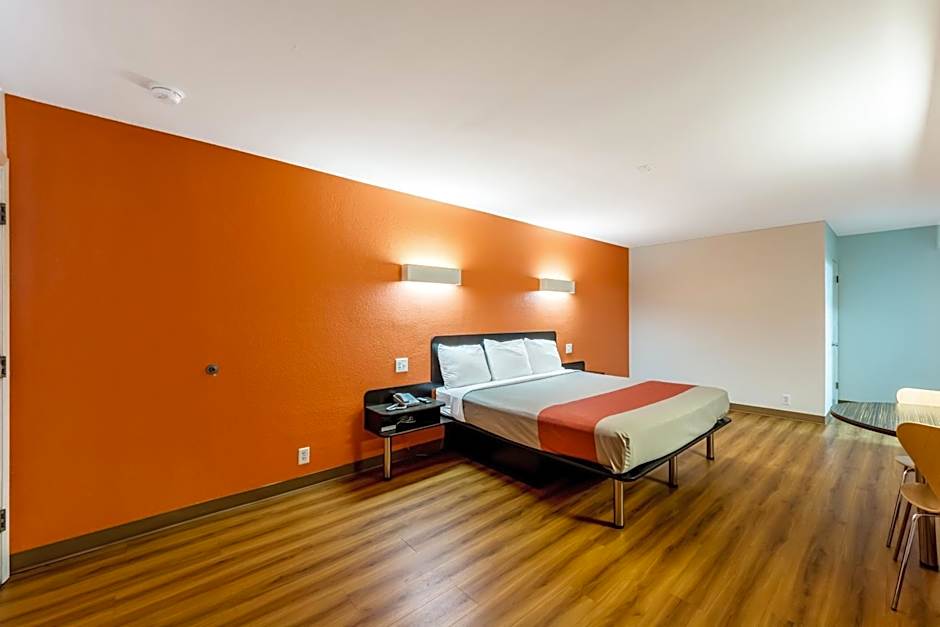 Motel 6-San Antonio, TX - South WW White Rd