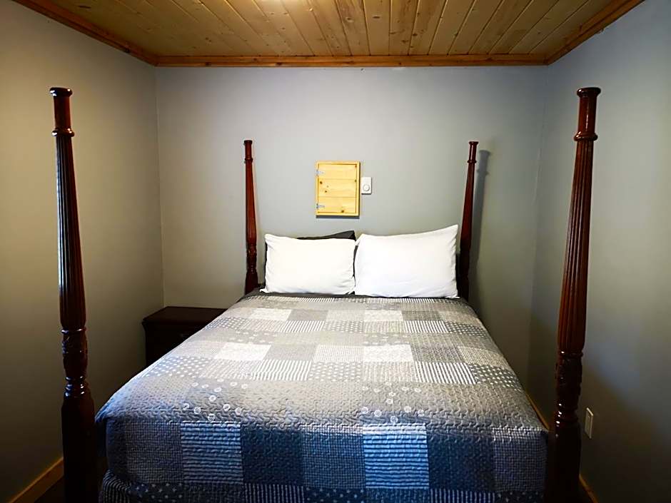 Overlook Inn & Cabins