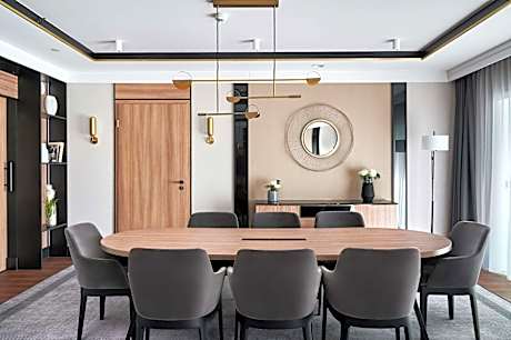 Presidential Suite with Lounge Access
