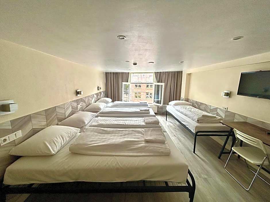 Budget Hotel Damrak Inn