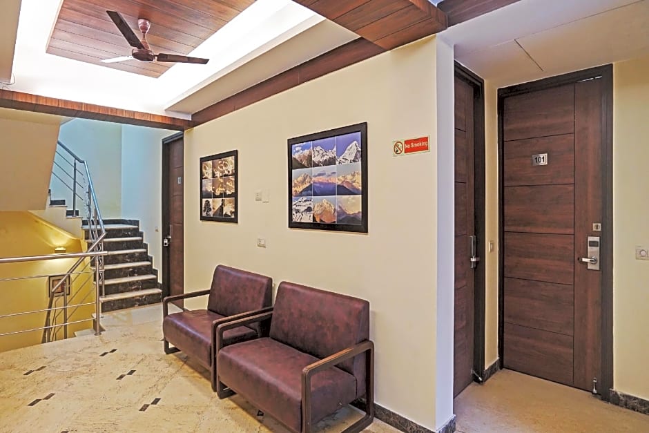 Qotel Noida 51 couple Friendly 