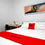 RedDoorz Plus near Patung Kuda Undip