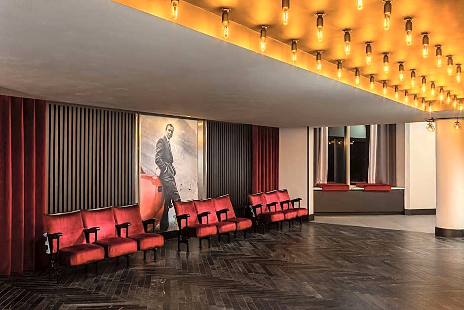 Radisson Red London Heathrow