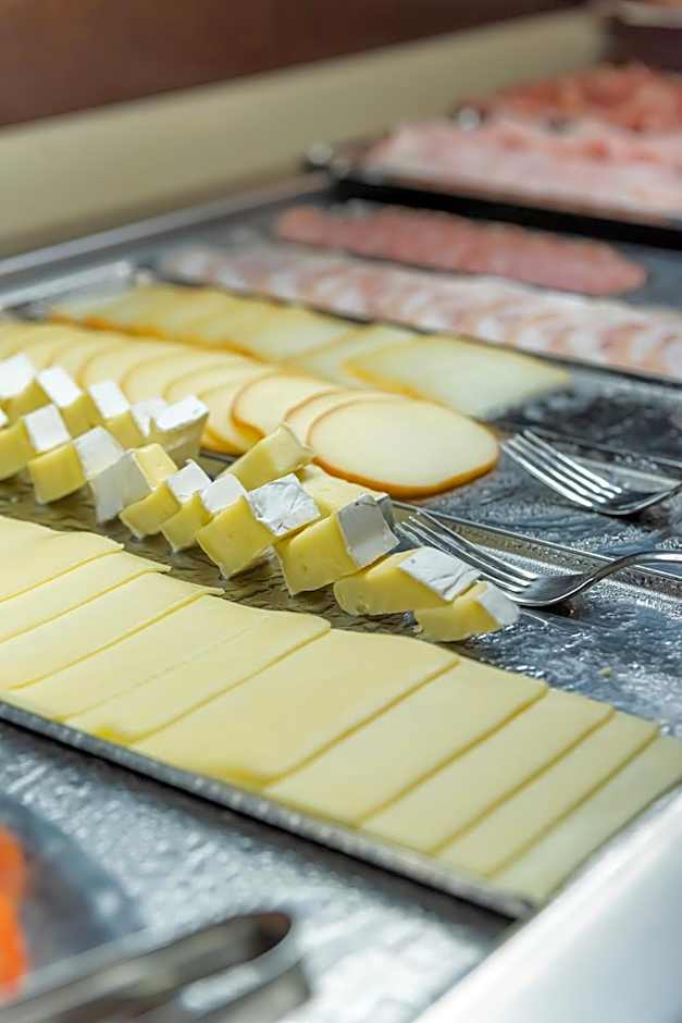 Dado Hotel International