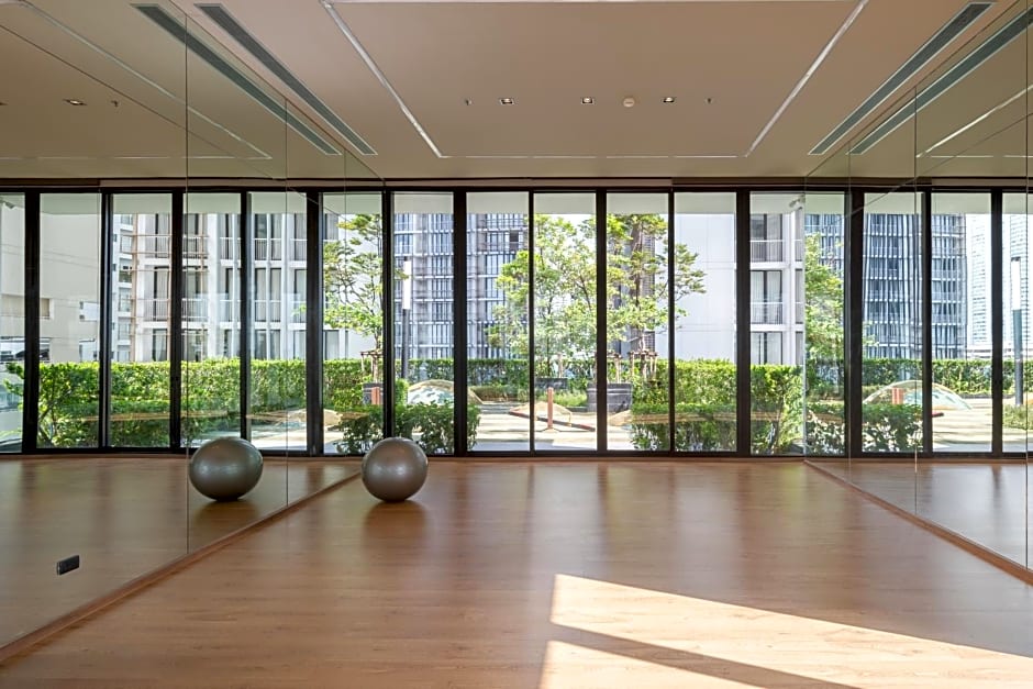 Hampton Residence Next To Emporium