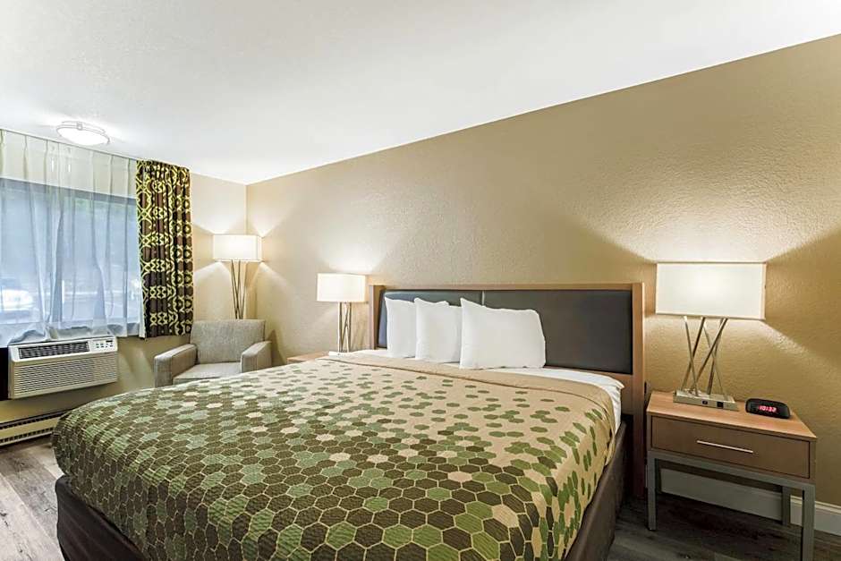 Econo Lodge Madison East