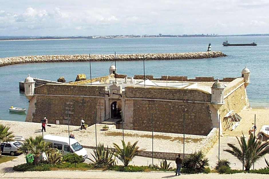 Atalaia Sol Aparthotel - tennis & heated pool in winter