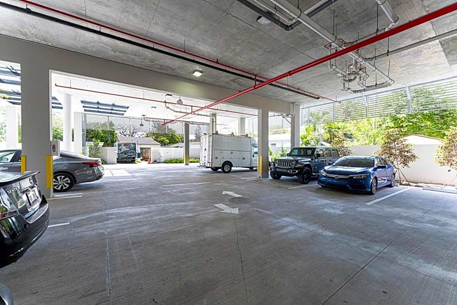 Lux 3BR City-View Retreat in Hollywood, 4th Floor