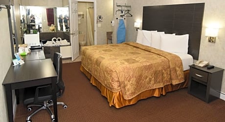 Deluxe King Room with Spa Bath nonsmoking