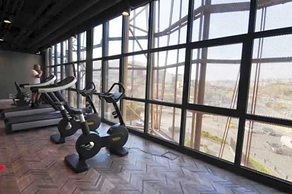 Luxury suites with gym and pool floor40