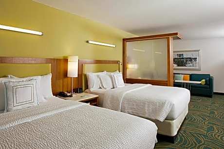 Queen Suite with Two Queen Beds, Bathtub and Sofa Bed - Mobility Access/Hearing Accessible