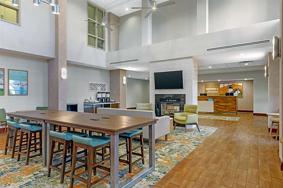 Hampton Inn By Hilton & Suites Plymouth