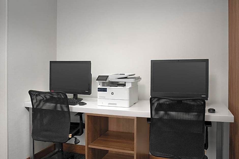 Holiday Inn Express & Suites Alexandria - Fort Belvoir By IHG