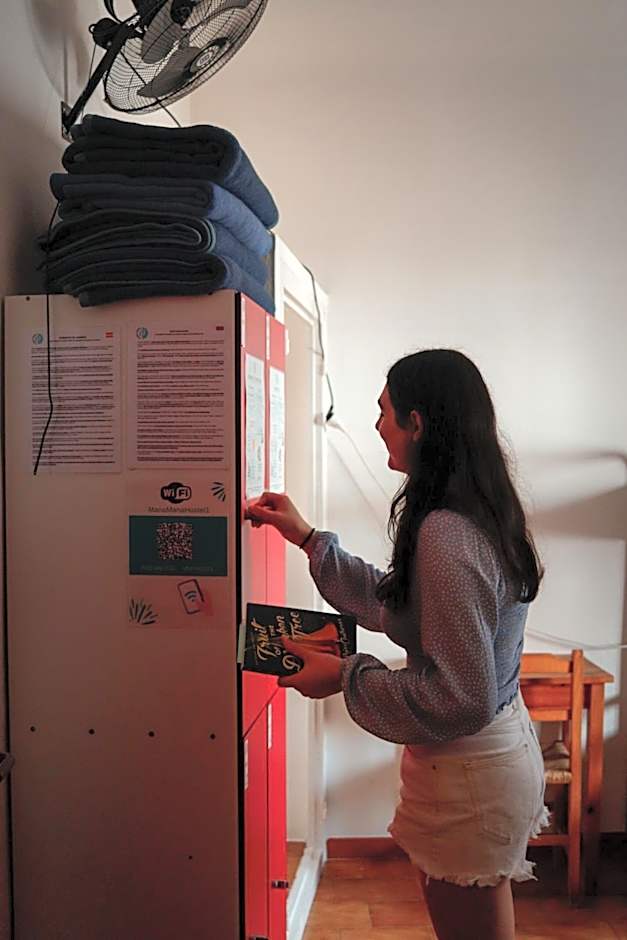 Mana Mana Youth Hostel