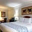 La Quinta Inn & Suites by Wyndham New Orleans Veterans