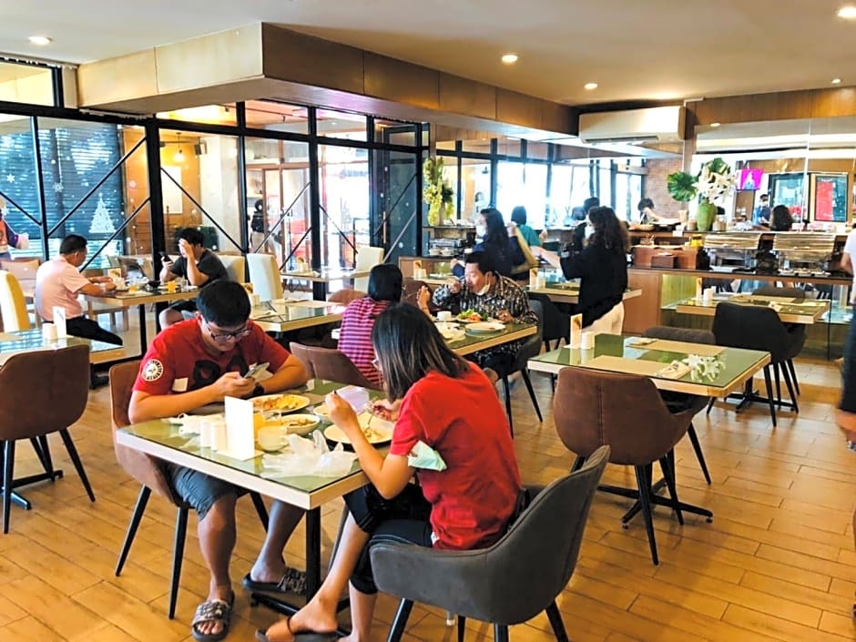 CRYSTAL JADE  RAYONG HOTEL