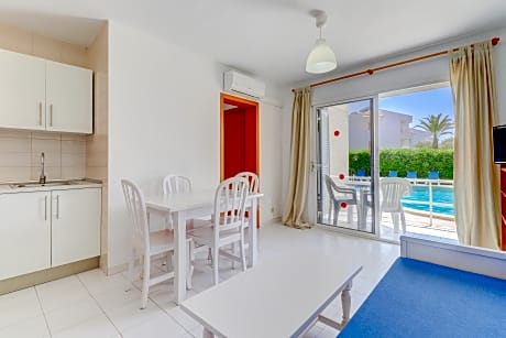 STANDARD APARTMENT WITH TERRACE  4 PERSONS